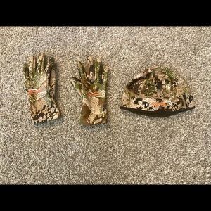 Sitka Gloves and Beanie